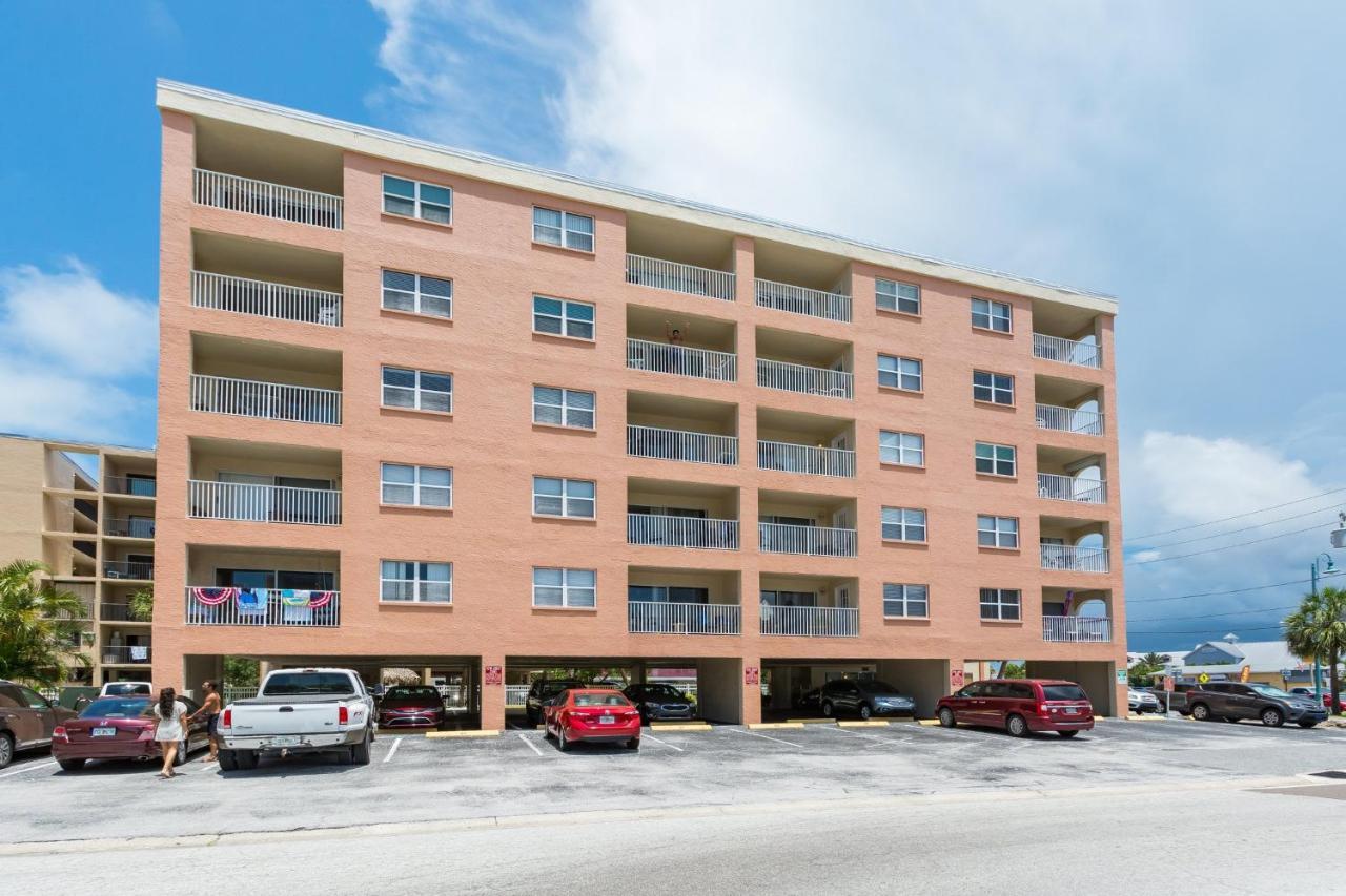 401 Beach Place Condos سانت بيتي بيتش المظهر الخارجي الصورة