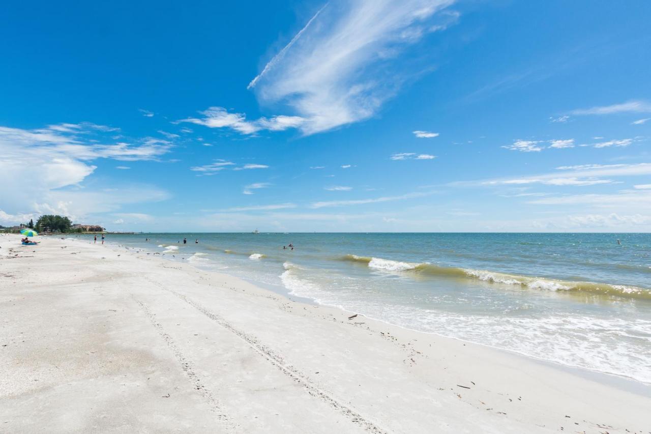 401 Beach Place Condos سانت بيتي بيتش المظهر الخارجي الصورة
