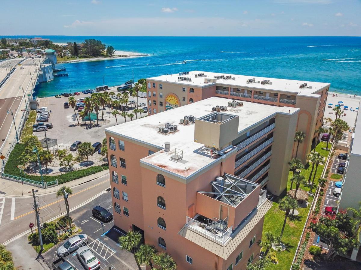 401 Beach Place Condos سانت بيتي بيتش المظهر الخارجي الصورة